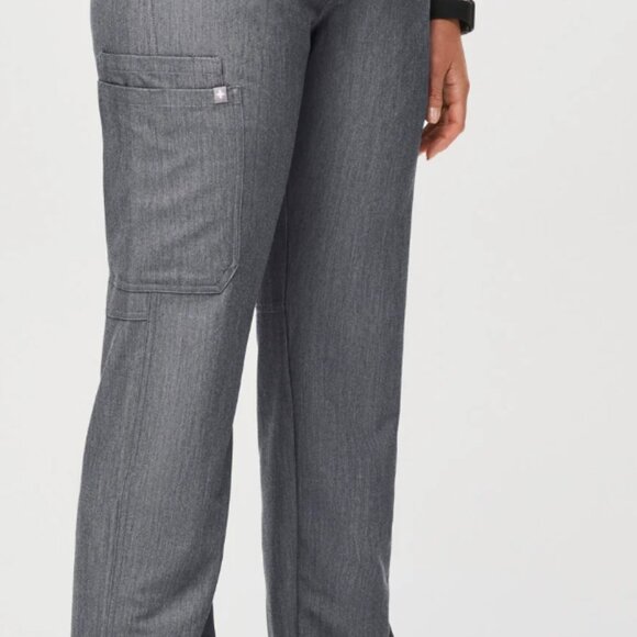 Figs Kade Cargo Scrubs Color Graphite, Size Medium - Picture 1 of 4